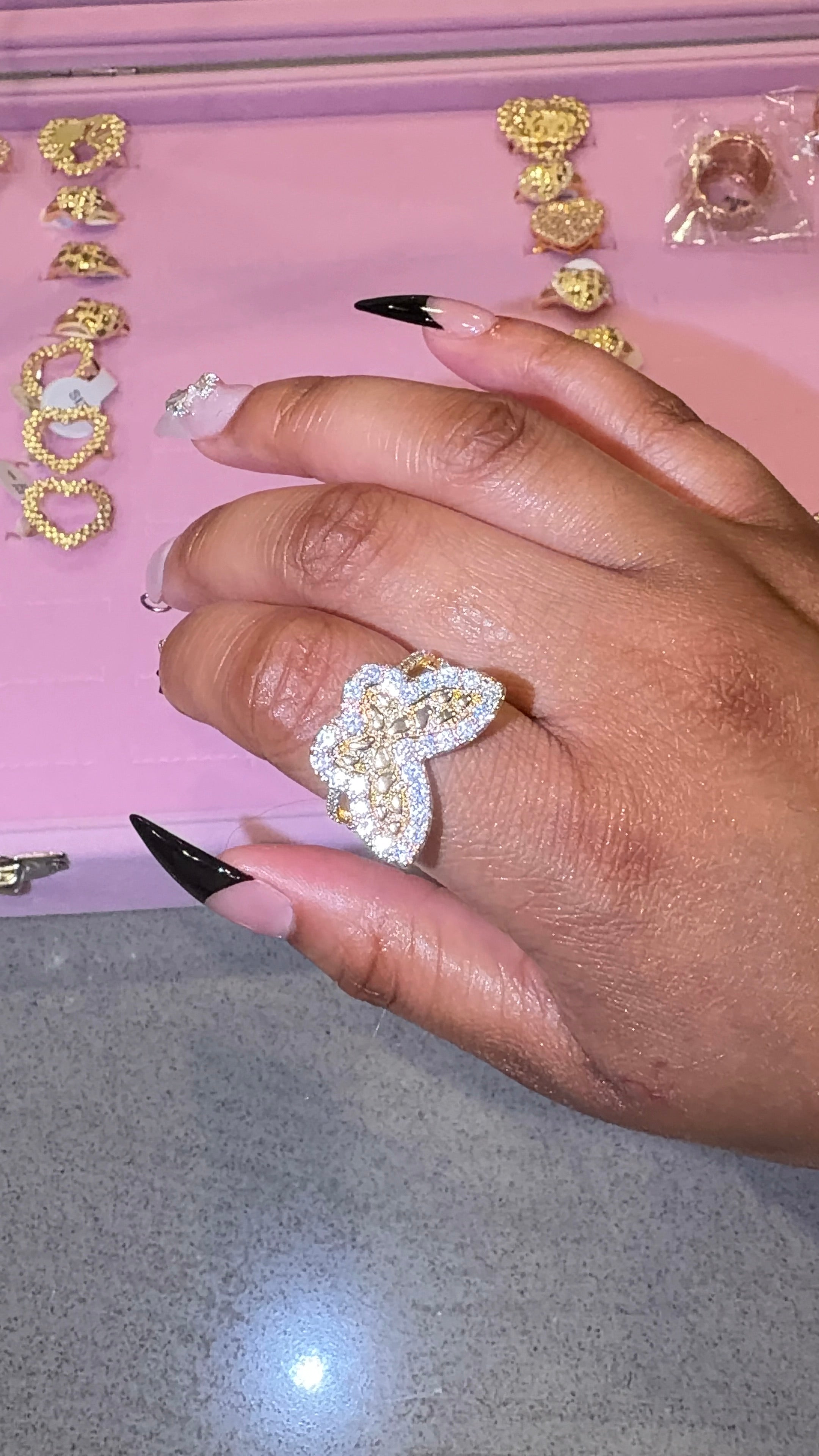 ALIGNED BUTTERFLY RING