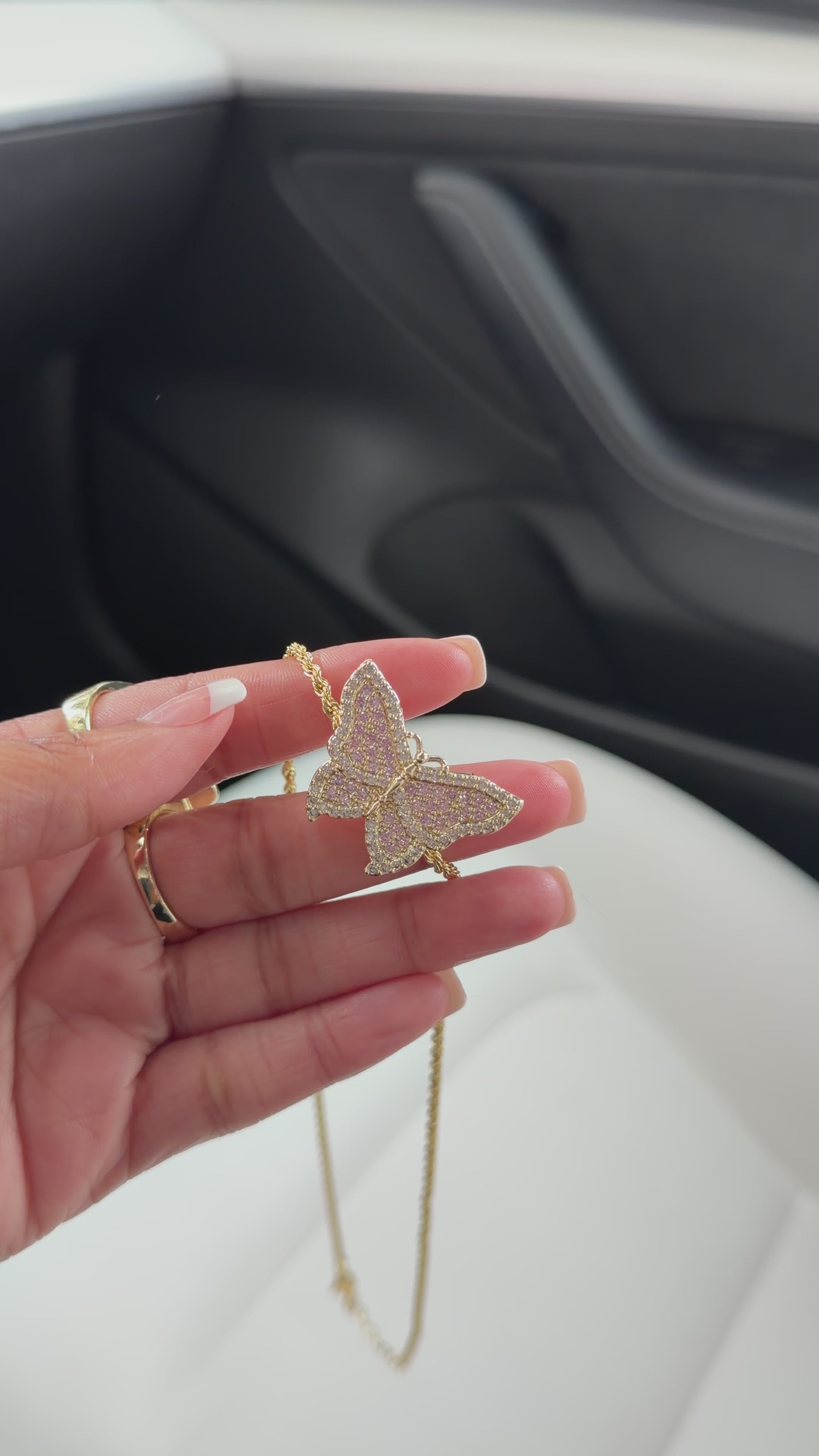 ICY BUTTERFLY CHAIN